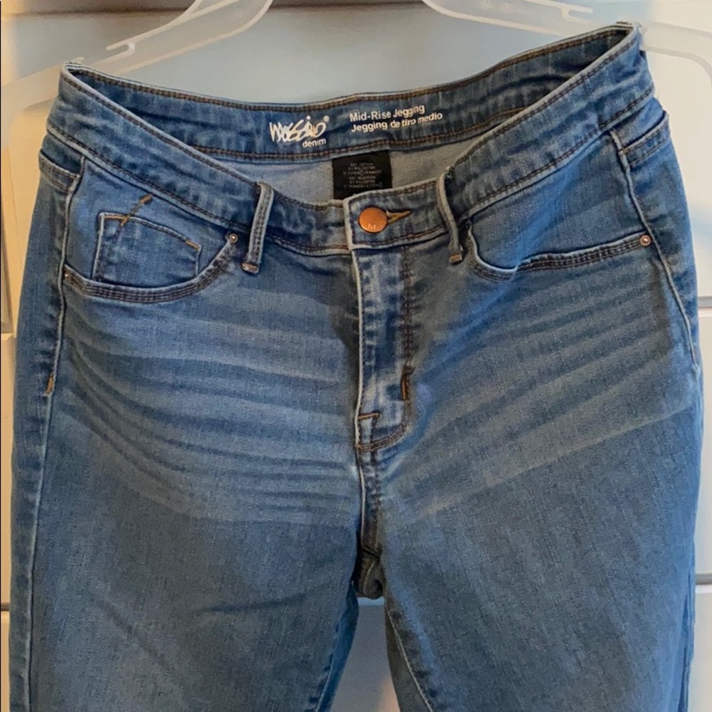 Mid-rise light wash jeans